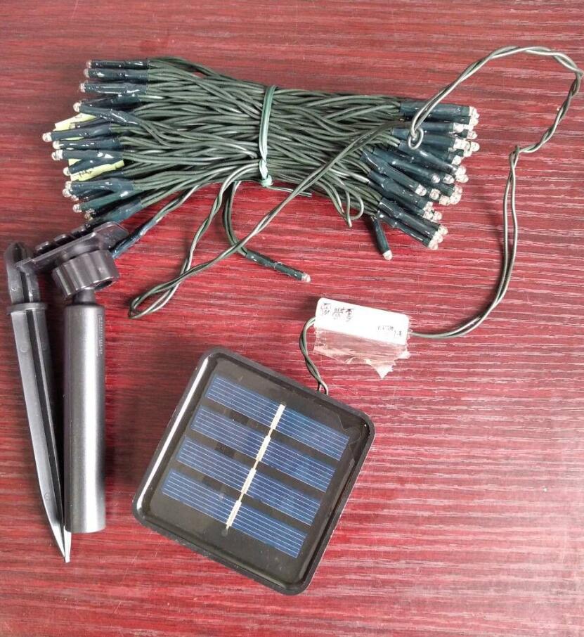太阳能F3黑色橡胶电线LED弦灯带有100个灯泡，防水凸头设计，非常适合室外露台/花园/围栏装饰