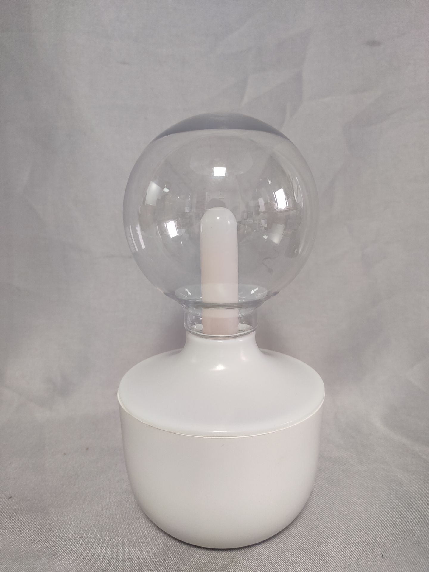 闪烁的火焰形状的7色情绪灯，带有透明玻璃阴影，电池/USB动力，舒适的装饰夜灯