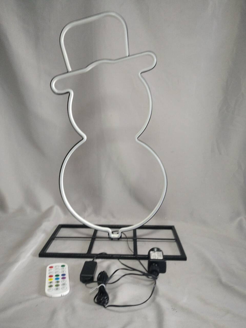 以雪人为主题的铁架变色LED灯条-60厘米高x 29.5厘米宽的节日室外/室内装饰，充满活力的动态照明