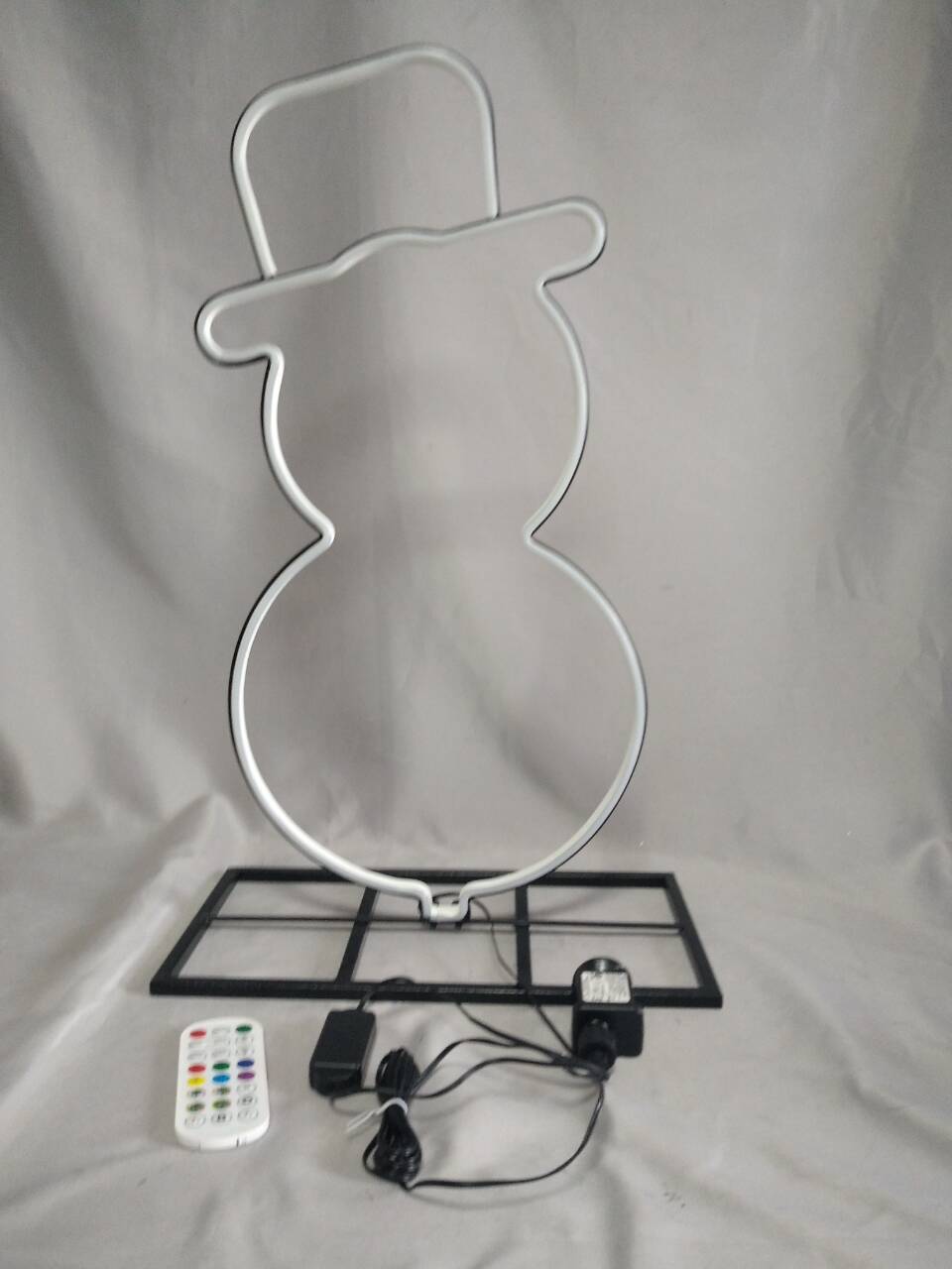 以雪人为主题的铁架变色LED灯条-60厘米高x 29.5厘米宽的节日室外/室内装饰，充满活力的动态照明