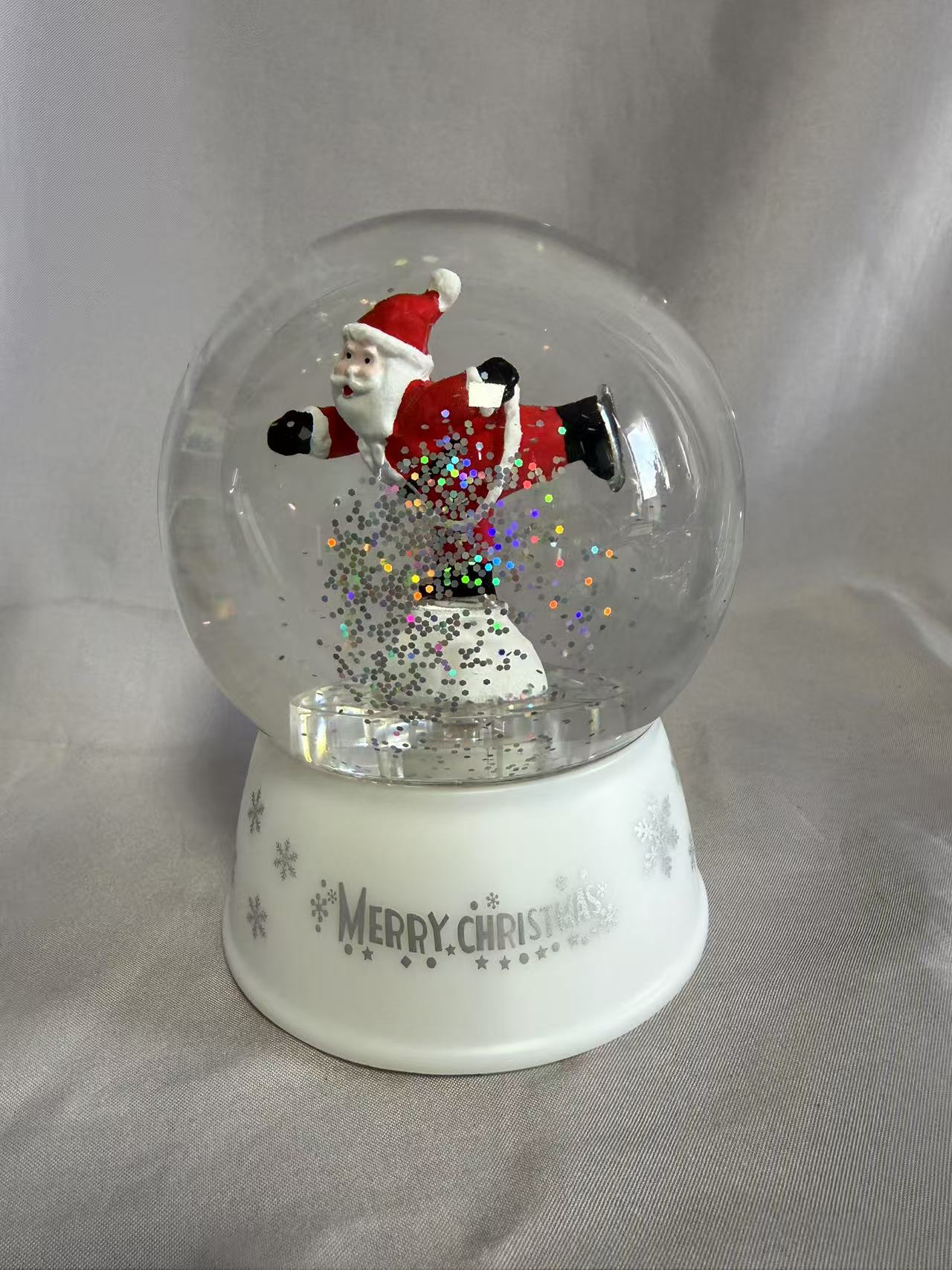 双重动力旋转地球仪水球灯（型C充电）-12x12x15cm塑料和树脂的建造与迷人的内部场景旋转可放松环境照明