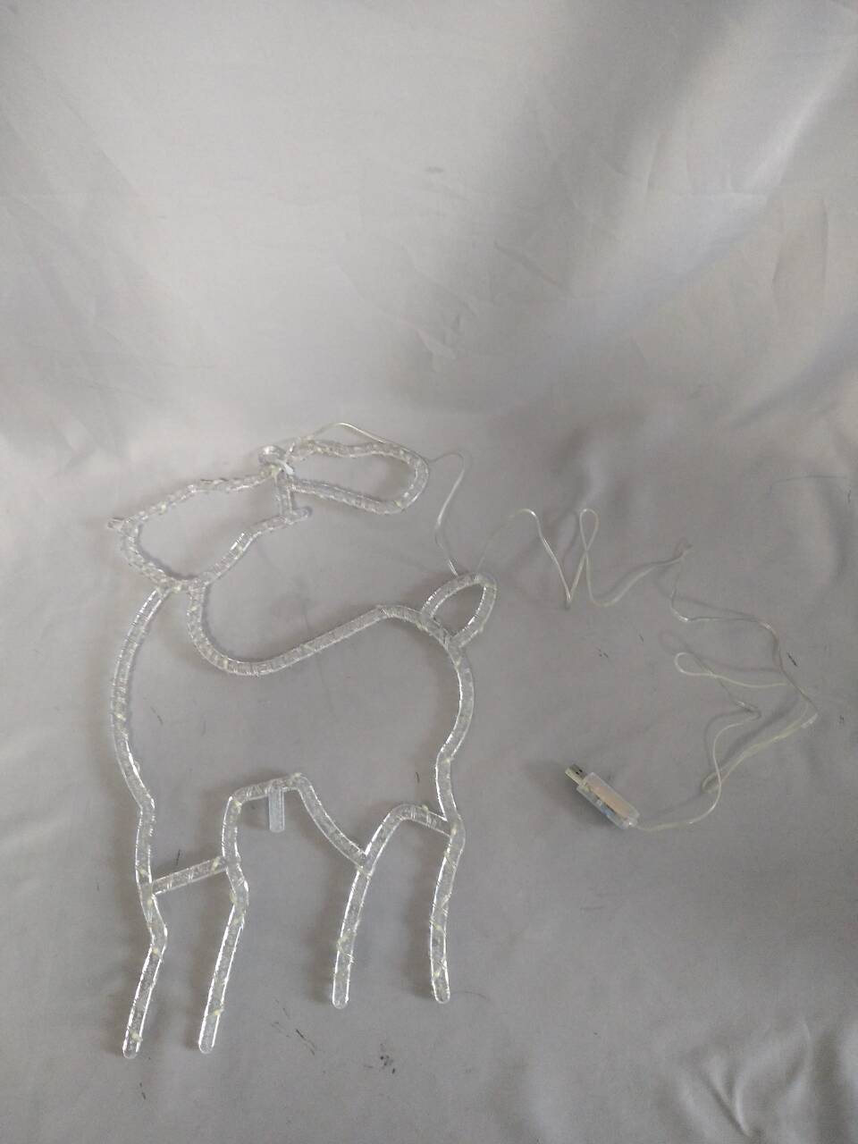 驯鹿形的59灯暖白色LED弦乐灯 - 柔性铜线设计，31x44cm尺寸，带8个动态照明模式，用于节日装饰