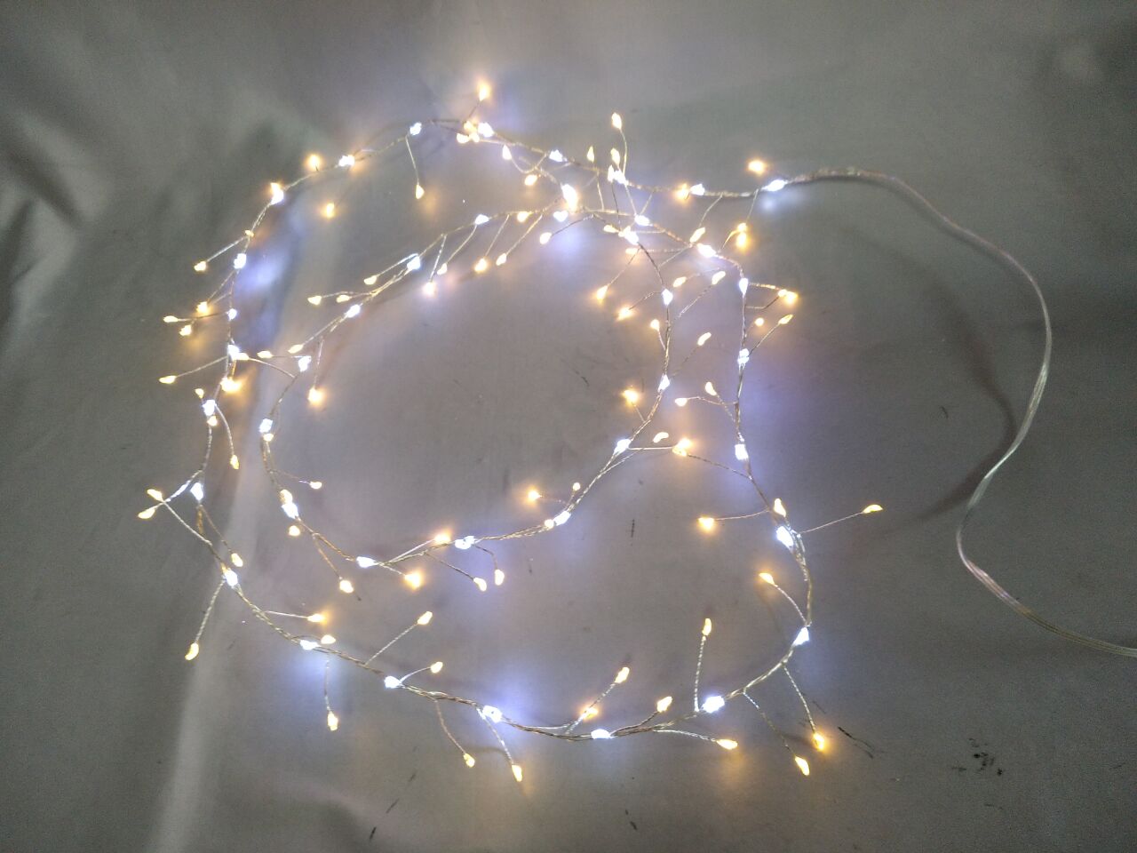 2M瀑布鞭炮LED弦灯 - 动态中央白色流动灯，侧面温暖白色稳定光芒