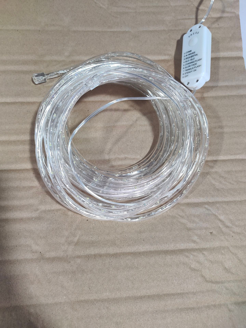 100m透明管子的银色铜线LED弦灯 - 740蓝白色LED，带有1.4厘米的间距，适用于充满活力的室内/室外装饰照明