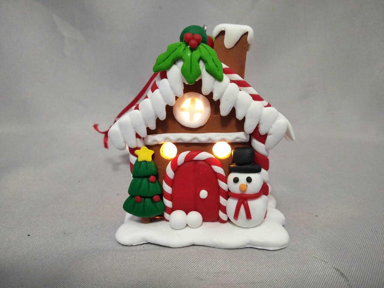 手工制作的雪人和圣诞树小屋装饰品，带有温暖的白色LED灯| 6×6×8cm迷你照明冬季装饰