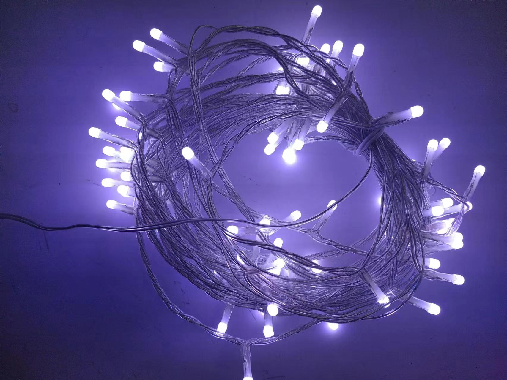 F4马卡龙风格的灯弦带有白光（100个灯泡），与8功能的白色控制器配对