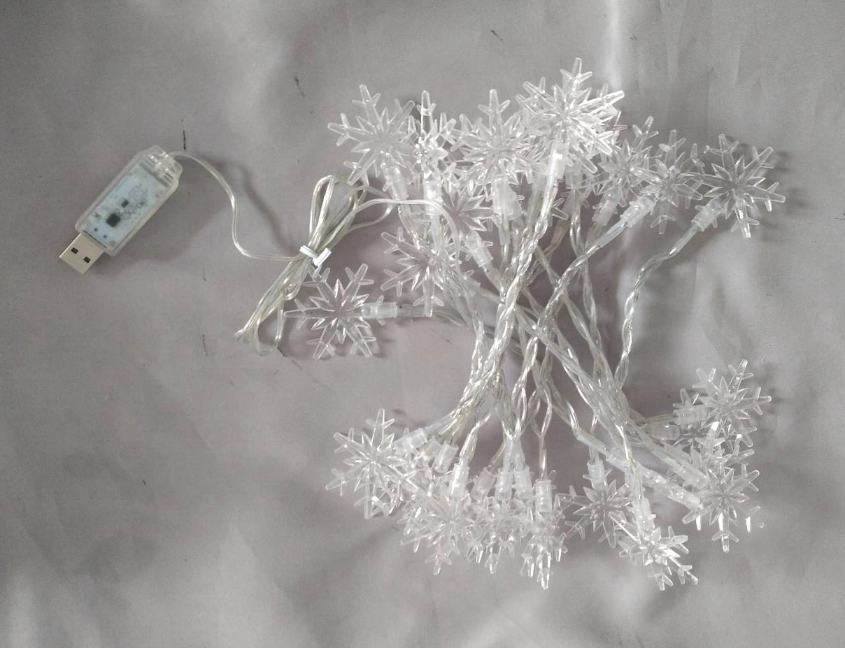 PS雪花F5弦灯带有30个LED灯泡（9厘米间距），透明的塑料雪花设计，用于节日/节日装饰