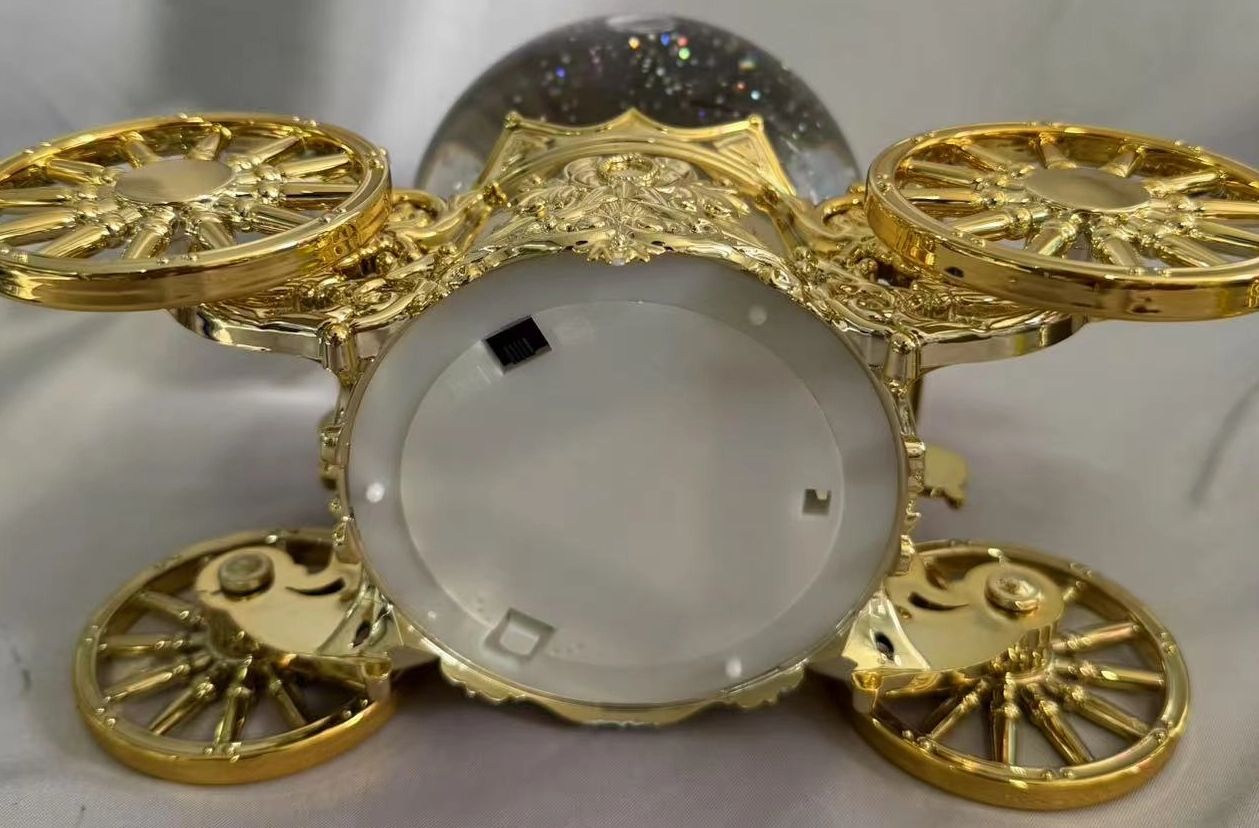 镀金的南瓜马车灯笼异想天开的老年人和熊内饰