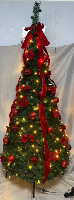 15m半壁圣诞树（红色PVC分支）| 60厘米宽度| 3层金属框架（7厘米壁挂式 + 3×27厘米支撑杆）| LED 100 LED F5温暖的白灯（2700K，5lm/light）| 10m铜线（IP44 Wate